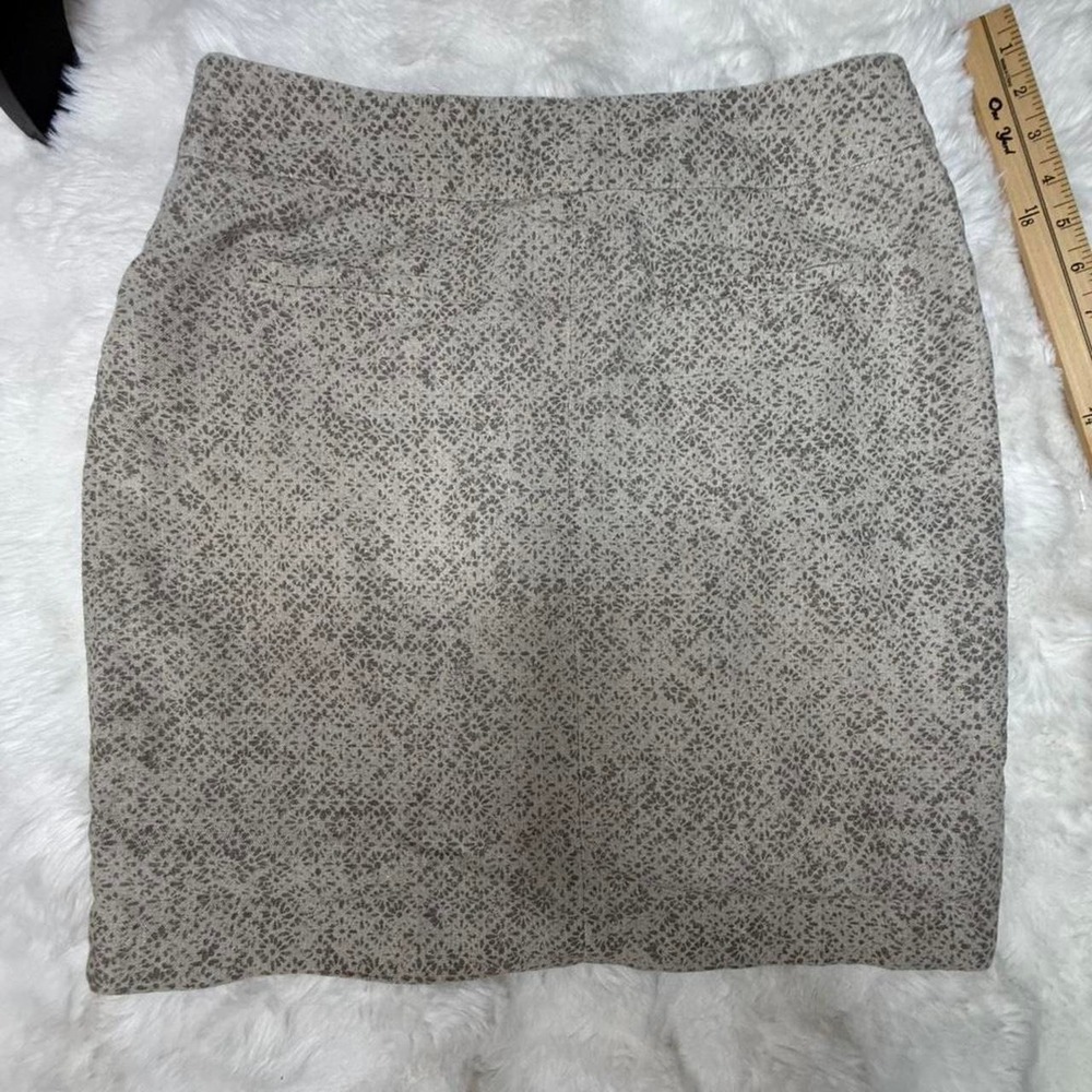 Ann Taylor LOFT Tan Grey Floral Print Pencil Skirt Size 4 Career Office Wear